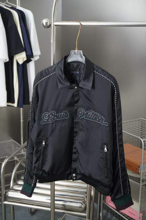 Picture of Louis Vuitton Jackets _SKULVXS-Lhgntx1031485